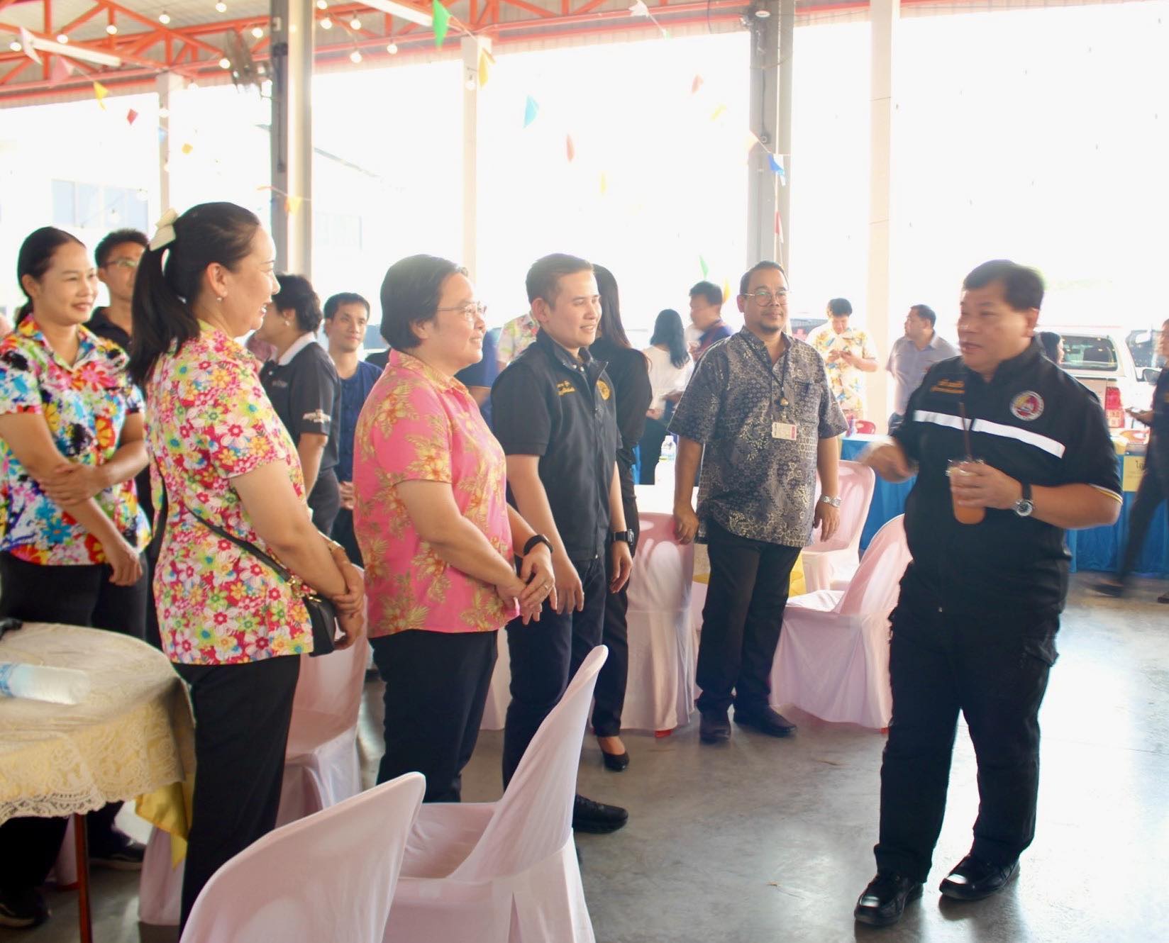 title - ส.ป.ก.อ่างทอง ร่วมต้อนรับคณะผู้บริหารของมูลนิธิ 